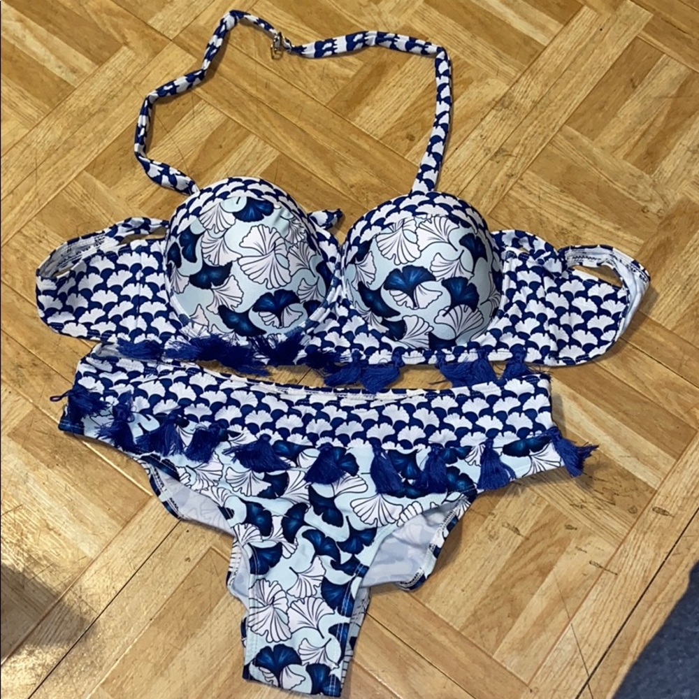 2 piece bikini brand new, never worn